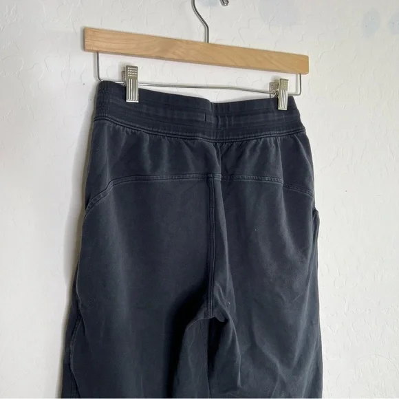 Lululemon Scuba Jogger in Black - Picture 6 of 8